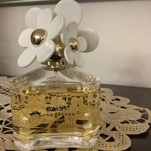 Marc Jacob’s Daisy SPRAY Cologne - Picture 1 of 7